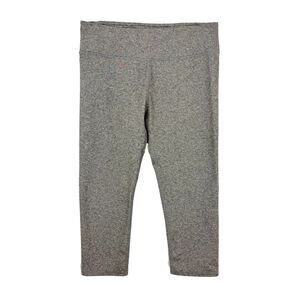 FABLETICS Capri Legging L Gray Mini-Stripe Printed Key Pocket Pant EUC B37
